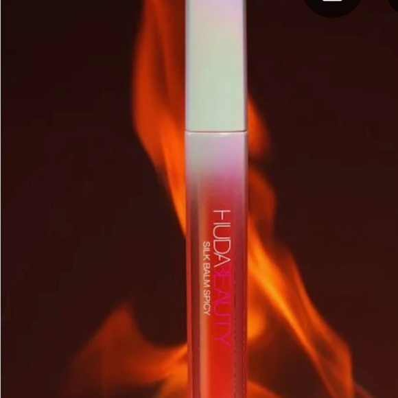 Huda Beauty Silk Balm Spicy Thermo-plumping Lip Balm 🌶️ - Picture 5 of 6